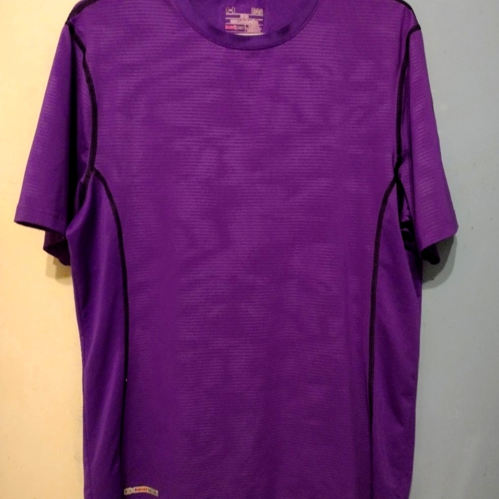 Under armour heat gear large fitted purple t shirt